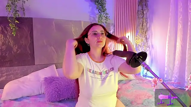 Snapshot of centaurigirl chatting on February 2026 03:44:01 AM centaurigirl online show from February 2026 03:44:01 AM