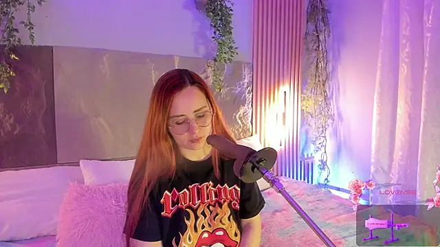 Snapshot of centaurigirl chatting on February 2026 03:33:01 AM centaurigirl online show from February 2026 03:33:01 AM