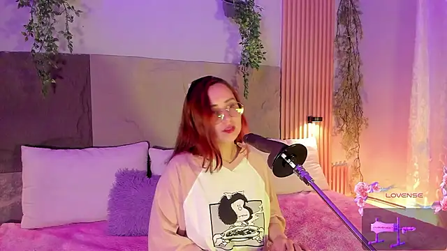 Snapshot of centaurigirl chatting on February 2026 11:44:01 PM centaurigirl online show from February 2026 11:44:01 PM