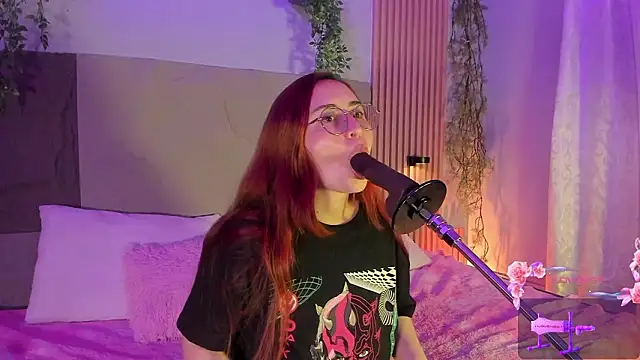 Snapshot of centaurigirl chatting on February 2026 04:08:01 AM centaurigirl online show from February 2026 04:08:01 AM