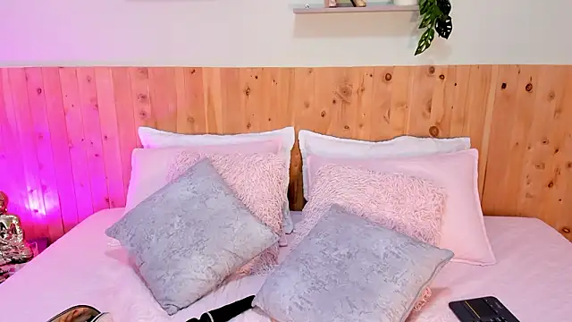 Emilyh  online show from January 2026 07:40:01 PM