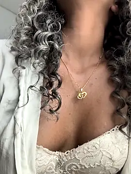 Amaliu  online show from February 2025 10:59:01 PM