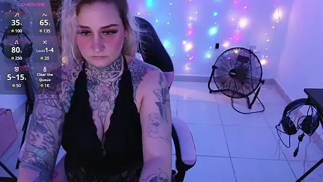 Snapshot of Lisacasandra chatting on December 2024 11:19:02 PM Lisacasandra online show from December 2024 11:19:02 PM