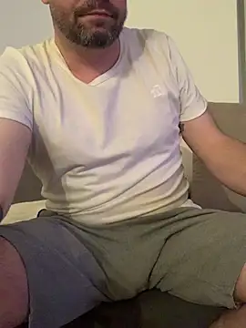 Snapshot of mikaaaaase chatting on January 2025 02:48:02 AM mikaaaaase online show from January 2025 02:48:02 AM