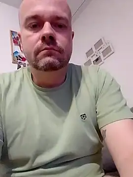 Snapshot of mikaaaaase chatting on October 2025 01:06:01 AM mikaaaaase online show from October 2025 01:06:01 AM