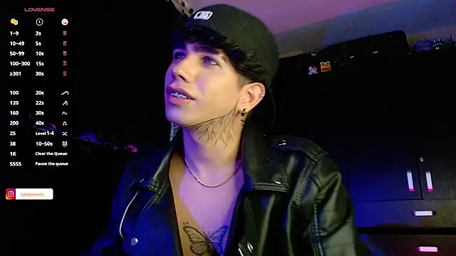 LyleBennett  online show from December 2024 01:32:02 PM