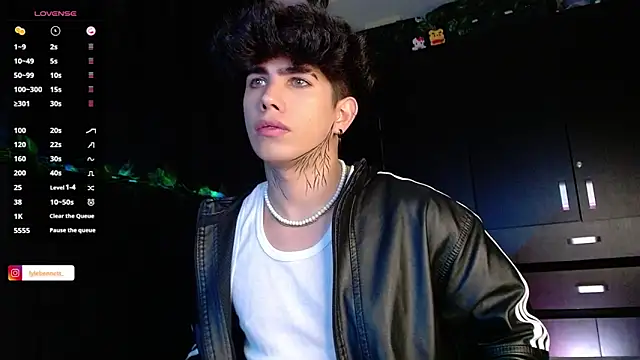 LyleBennett  online show from December 2024 11:50:02 AM