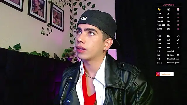 LyleBennett  online show from February 2025 01:29:01 PM