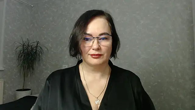 Nora Star online show from September 2025 08:42:01 PM