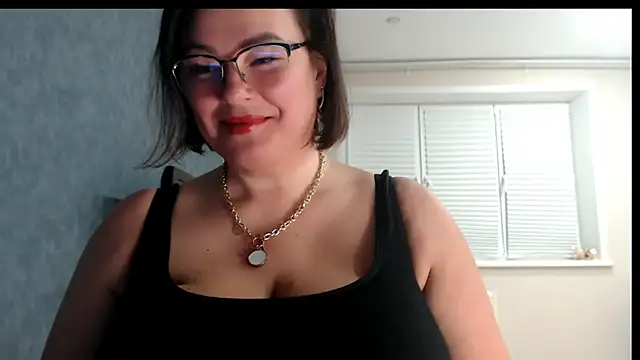 Nora Star online show from April 2026 06:23:01 PM