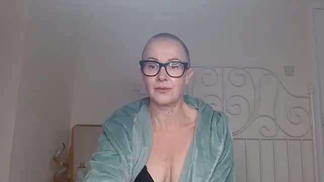 Snapshot of ELEGANT-ARIA36 chatting on January 2026 06:12:02 PM ELEGANT-ARIA36 online show from January 2026 06:12:02 PM