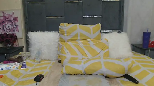 LaCaramellaChocolatia online show from February 2025 10:37:01 PM