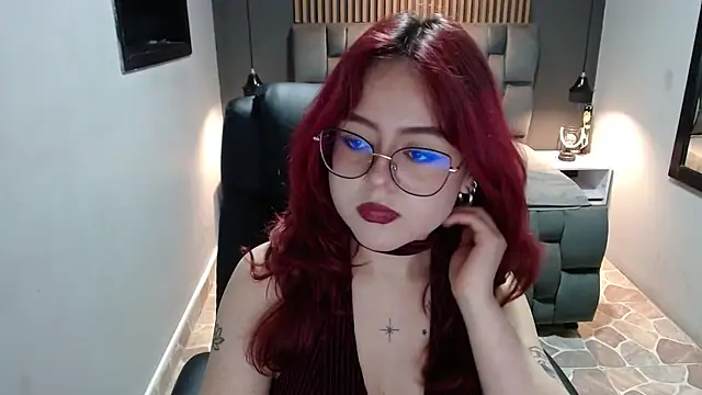 Snapshot of crimson_tati_ chatting on December 2024 06:15:01 AM crimson tati online show from December 2024 06:15:01 AM