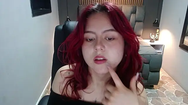 Snapshot of crimson_tati_ chatting on December 2024 03:25:01 AM crimson tati online show from December 2024 03:25:01 AM