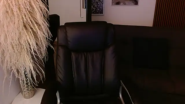 Snapshot of crimson_tati_ chatting on December 2024 05:28:02 AM crimson tati online show from December 2024 05:28:02 AM