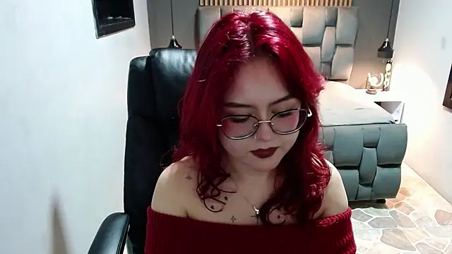 Snapshot of crimson_tati_ chatting on December 2024 12:21:02 AM crimson tati online show from December 2024 12:21:02 AM