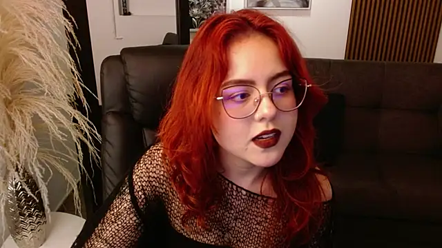 Snapshot of crimson_tati_ chatting on January 2025 06:06:01 AM crimson tati online show from January 2025 06:06:01 AM