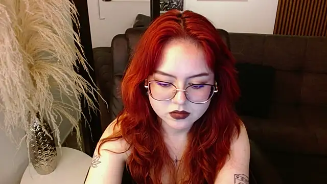 Snapshot of crimson_tati_ chatting on January 2025 07:46:02 AM crimson tati online show from January 2025 07:46:02 AM