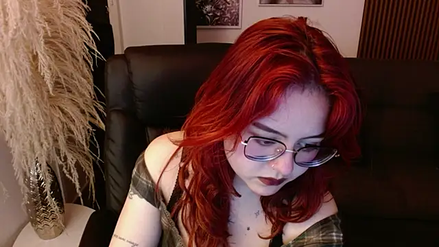 Snapshot of crimson_tati_ chatting on January 2025 04:36:02 AM crimson tati online show from January 2025 04:36:02 AM