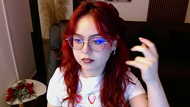 Snapshot of crimson_tati_ chatting on February 2025 12:08:01 PM crimson tati online show from February 2025 12:08:01 PM