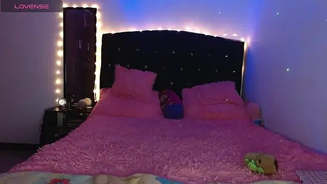 holy juli online show from February 2025 03:09:02 AM