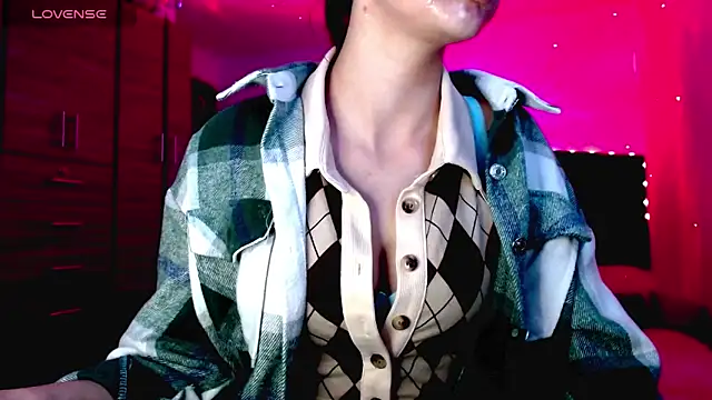 holy juli online show from November 2025 04:01:01 AM