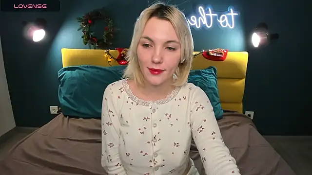 Snapshot of Fluffy_Monica chatting on January 2025 01:00:02 AM Fluffy Monica online show from January 2025 01:00:02 AM