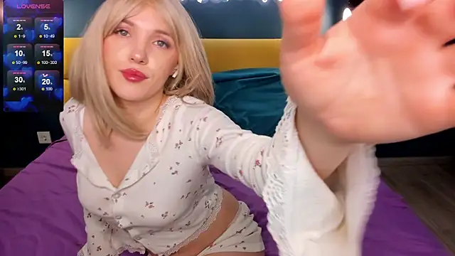 Snapshot of Fluffy_Monica chatting on February 2025 01:34:02 AM Fluffy Monica online show from February 2025 01:34:02 AM