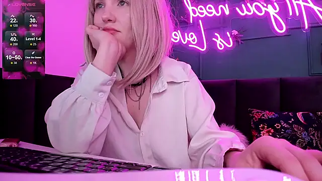 Snapshot of Fluffy_Monica chatting on March 2025 04:25:02 AM Fluffy Monica online show from March 2025 04:25:02 AM