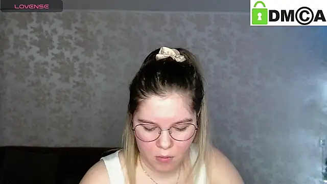 Snapshot of holy_michela chatting on January 2025 06:48:02 AM holy michela online show from January 2025 06:48:02 AM