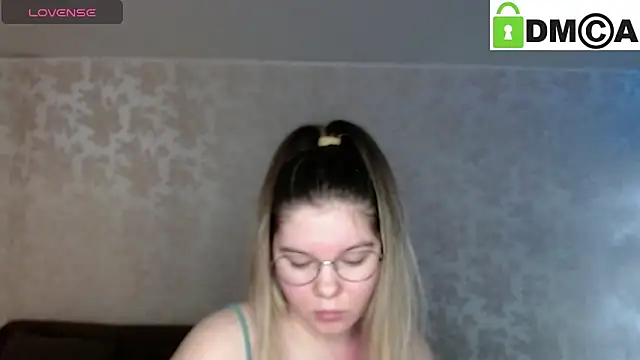 Snapshot of holy_michela chatting on January 2025 02:19:01 AM holy michela online show from January 2025 02:19:01 AM
