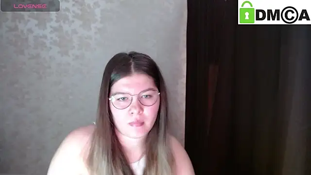 Snapshot of holy_michela chatting on March 2025 06:05:02 AM holy michela online show from March 2025 06:05:02 AM