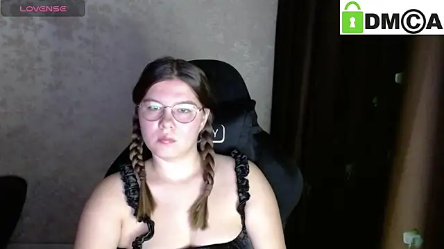 Snapshot of holy_michela chatting on September 2025 02:15:02 AM holy michela online show from September 2025 02:15:02 AM