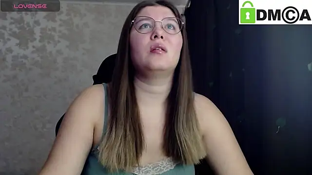 Snapshot of holy_michela chatting on October 2025 04:10:01 AM holy michela online show from October 2025 04:10:01 AM