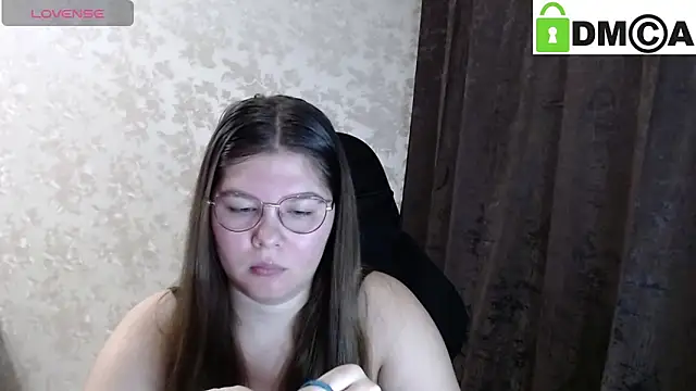 Snapshot of holy_michela chatting on December 2025 08:01:02 AM holy michela online show from December 2025 08:01:02 AM