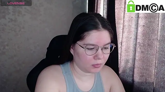 Snapshot of holy_michela chatting on February 2026 05:04:01 AM holy michela online show from February 2026 05:04:01 AM