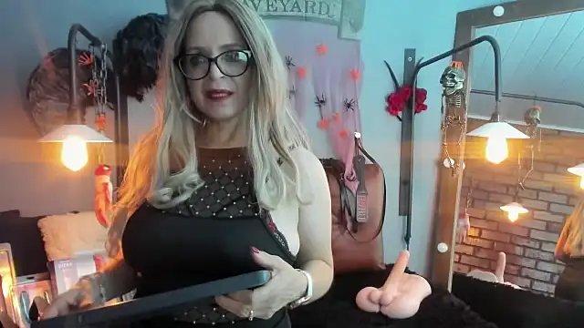 Samantha mature56 online show from October 2025 09:21:02 AM