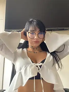 Nickiiiii online show from March 2025 07:20:02 PM