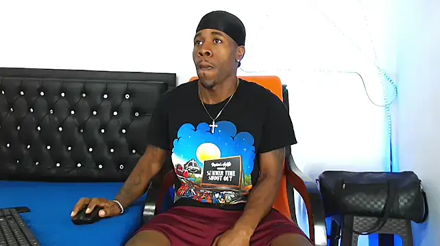 Snapshot of Damian_hart_24CM chatting on October 2025 10:48:02 AM Damian hart 24CM online show from October 2025 10:48:02 AM