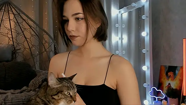 Tate Angel online show from November 2025 07:25:01 PM