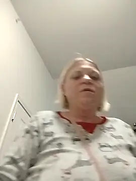 Snapshot of Playmate86 chatting on December 2024 04:45:01 AM Playmate86 online show from December 2024 04:45:01 AM