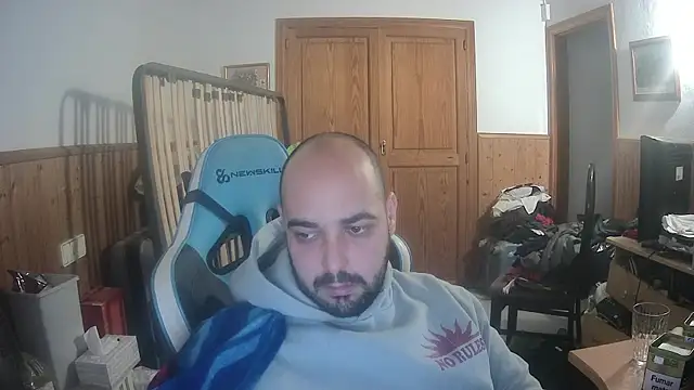 chicomallorca96 online show from December 2025 07:19:02 PM