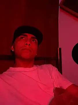 Snapshot of SkinnyHot444 chatting on January 2025 01:44:02 PM SkinnyHot444 online show from January 2025 01:44:02 PM