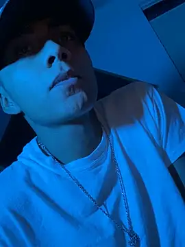 Snapshot of SkinnyHot444 chatting on March 2025 10:21:02 AM SkinnyHot444 online show from March 2025 10:21:02 AM