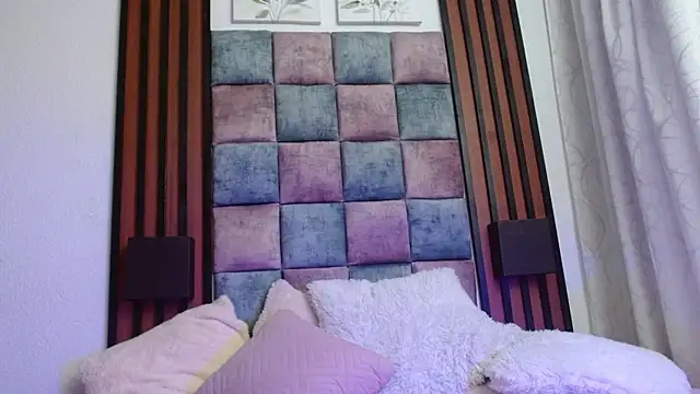 Saraa-restrepo online show from January 2025 10:41:01 AM