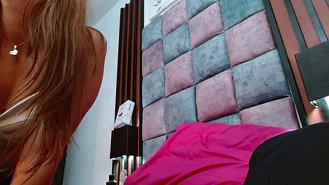 Saraa-restrepo online show from March 2025 12:30:02 PM