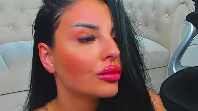 Snapshot of anemarieejolie chatting on February 2025 10:18:01 PM anemarieejolie online show from February 2025 10:18:01 PM