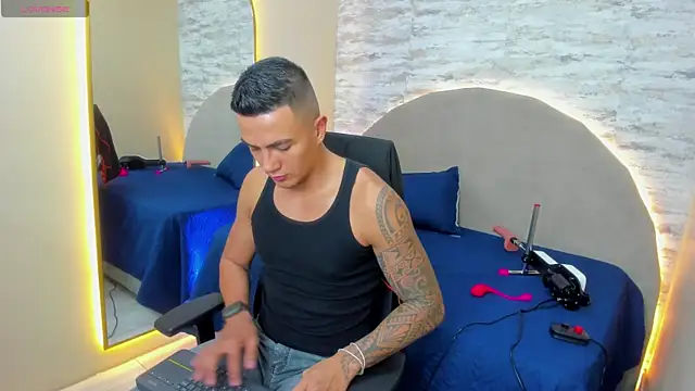 Aron Bolt online show from January 2025 09:14:02 PM