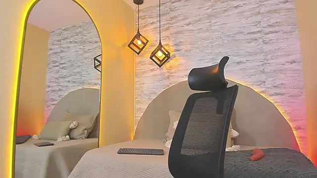 Snapshot of Aron_Bolt chatting on February 2026 03:07:01 PM Aron Bolt online show from February 2026 03:07:01 PM