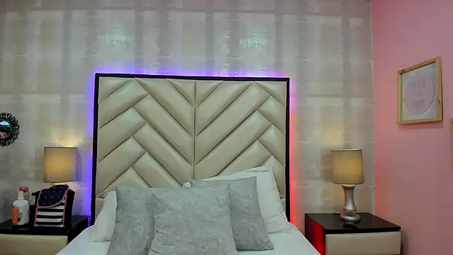 HazelMoret online show from September 2025 11:21:02 AM